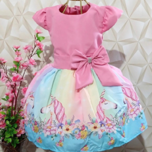 Vestido Unicórnio Rosa e Saia Arco-íris Princesa